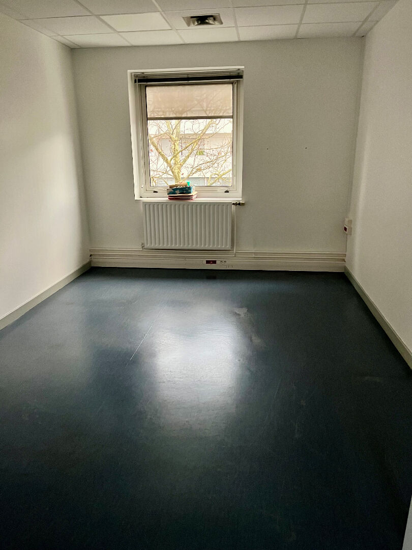 Local professionnel  spacieux à louer - Centre de Rillieux-la-Pape