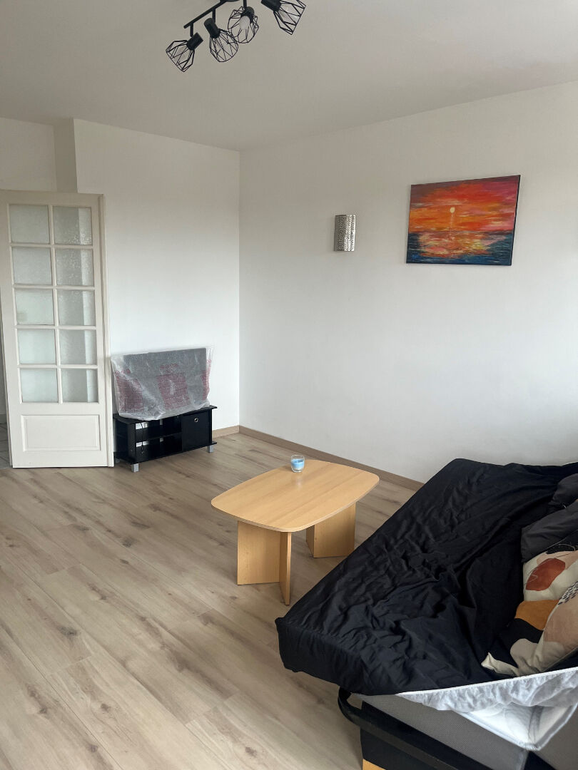 Beau T3 lumineux à Meyzieu - Location meublée