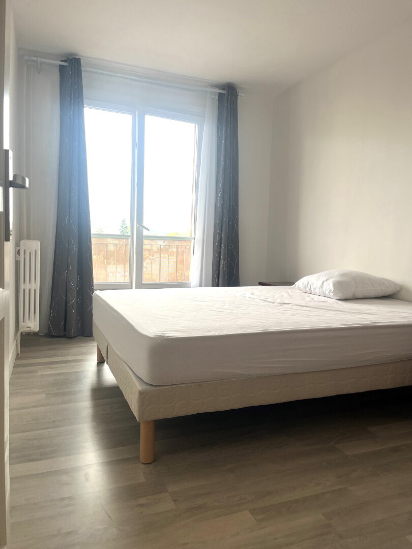 Beau T3 lumineux à Meyzieu - Location meublée