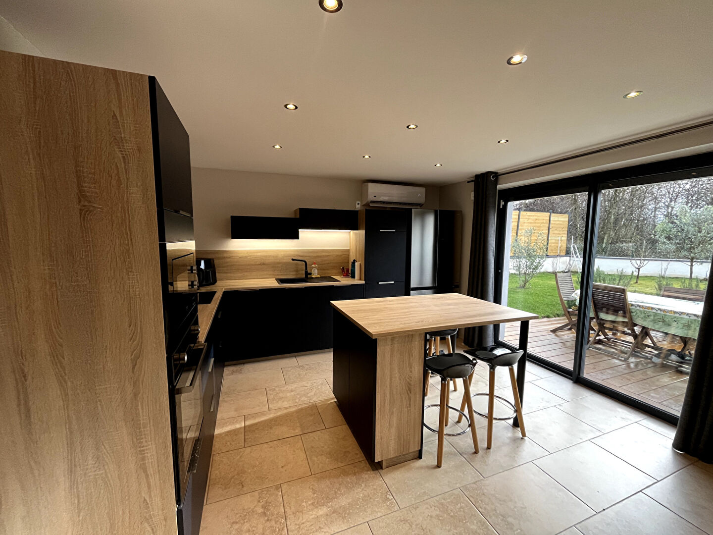 Rez-de-jardin rénové, sans vis-à-vis, jardin privatif et ruisseau