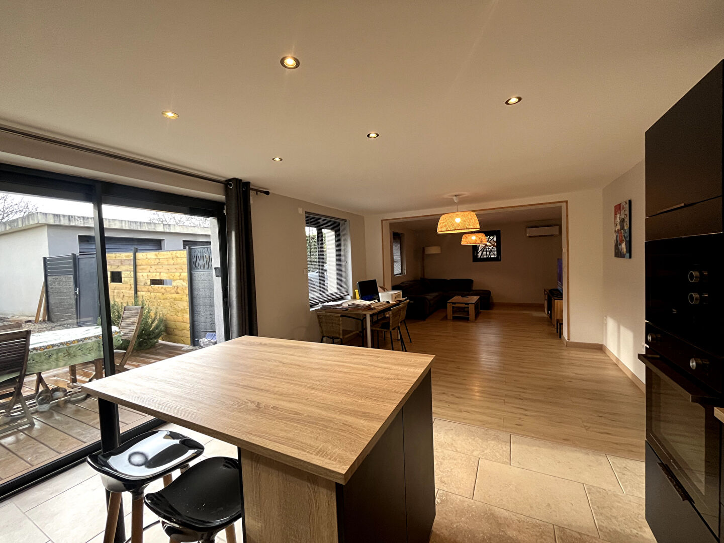 Rez-de-jardin rénové, sans vis-à-vis, jardin privatif et ruisseau