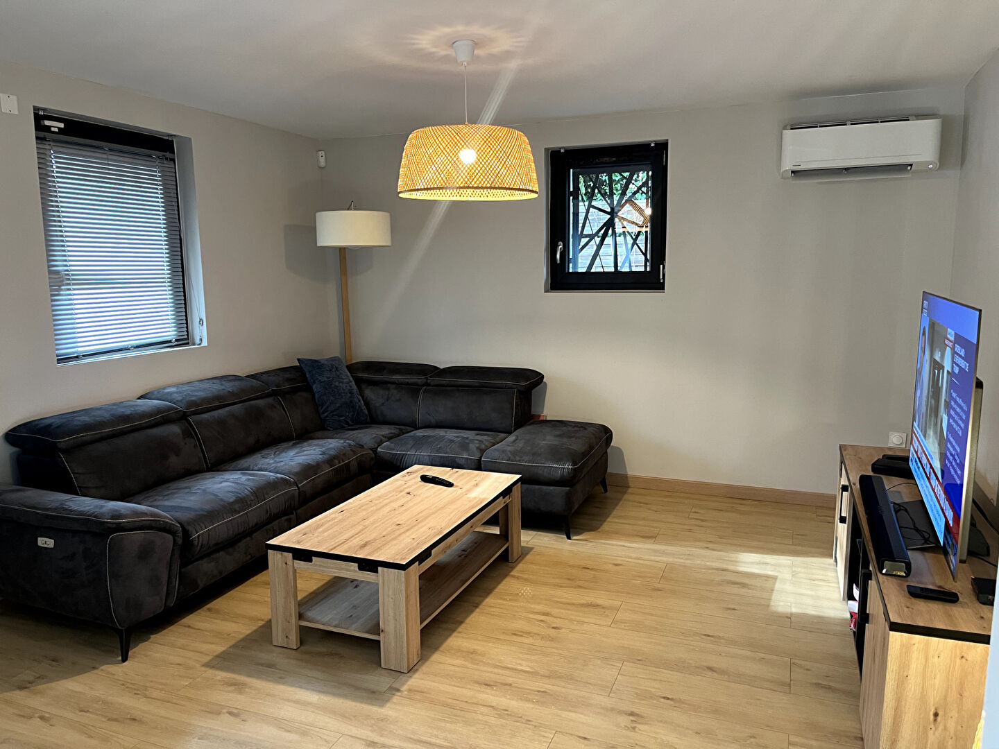 Rez-de-jardin rénové, sans vis-à-vis, jardin privatif et ruisseau