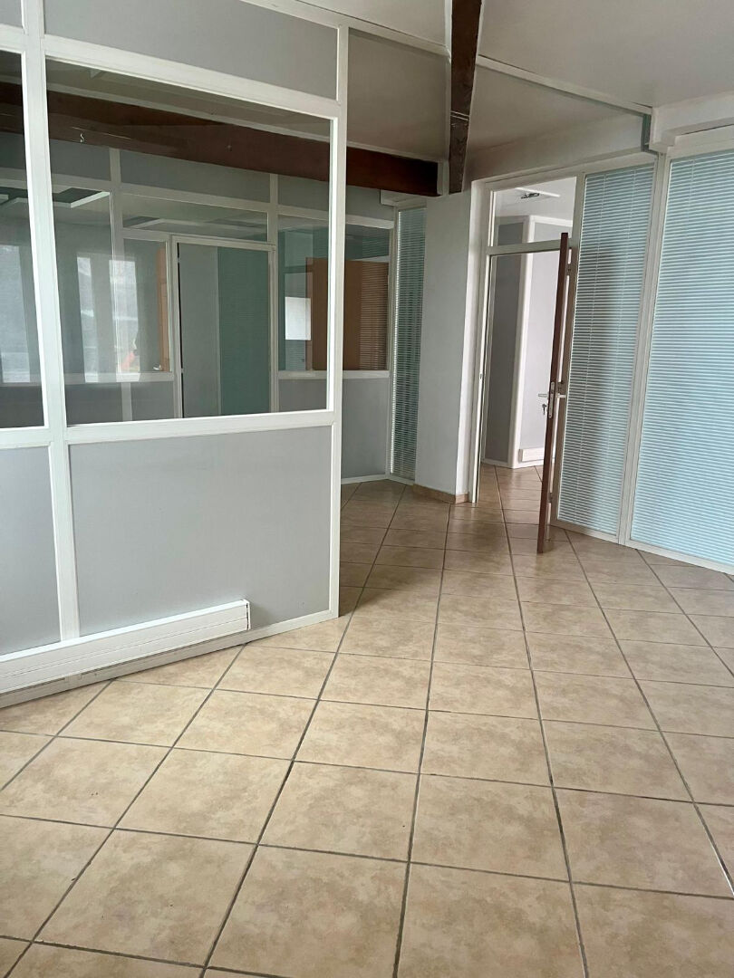 LOCAL COMMERCIAL À LOUER - 100 m²  - SECTEUR Beynost Proche centre commercial