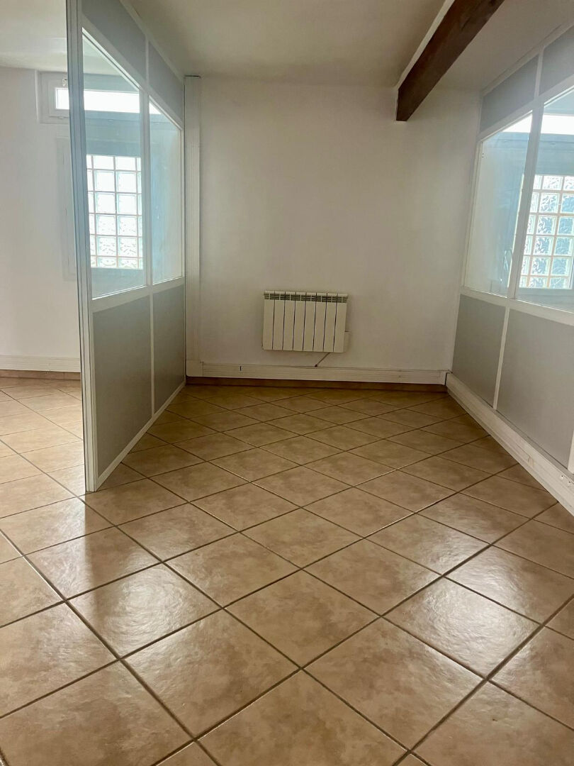 LOCAL COMMERCIAL À LOUER - 100 m²  - SECTEUR Beynost Proche centre commercial