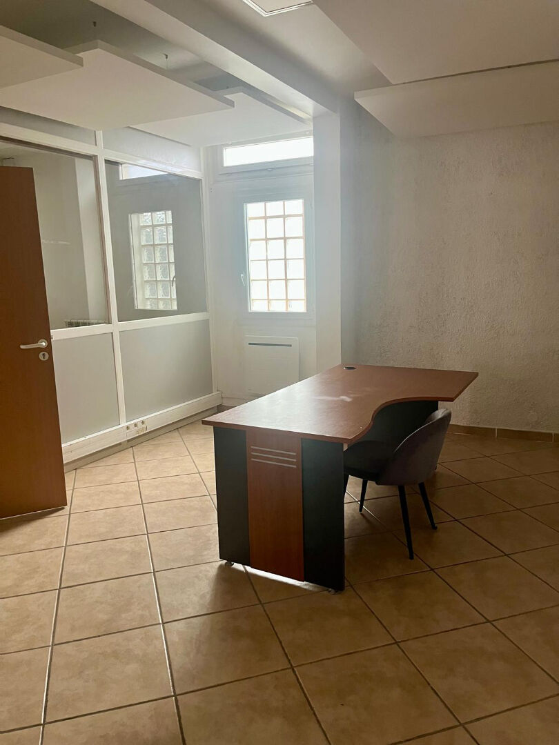 LOCAL COMMERCIAL À LOUER - 100 m²  - SECTEUR Beynost Proche centre commercial