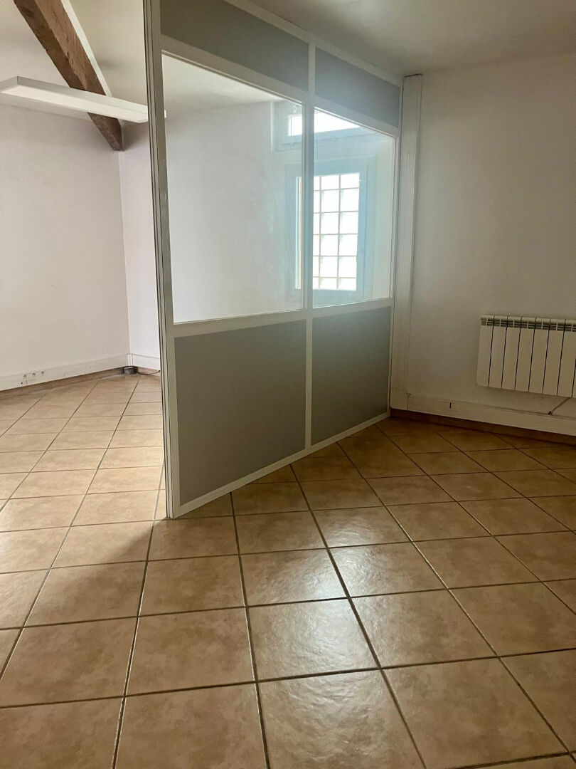 LOCAL COMMERCIAL À LOUER - 100 m²  - SECTEUR Beynost Proche centre commercial