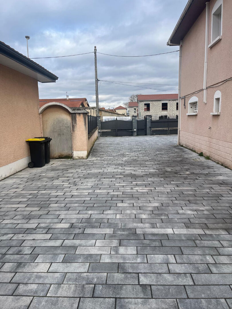 LOCAL COMMERCIAL À LOUER - 100 m²  - SECTEUR Beynost Proche centre commercial