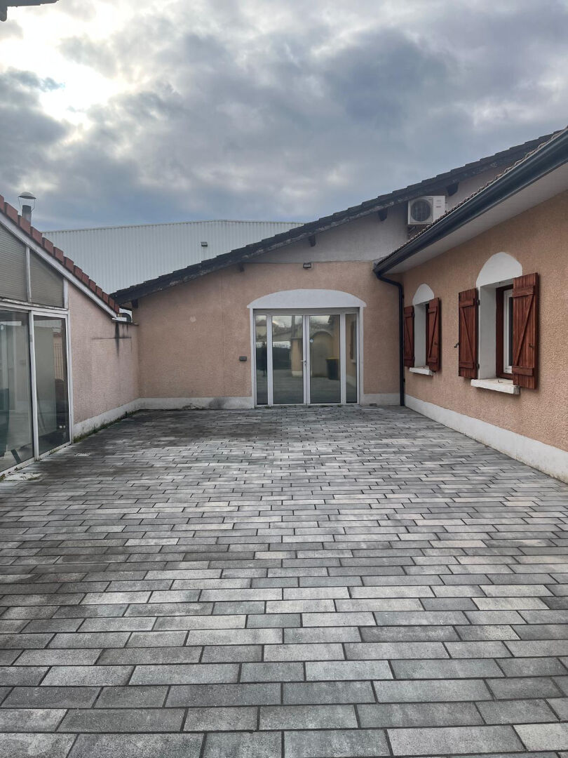 LOCAL COMMERCIAL À LOUER - 100 m²  - SECTEUR Beynost Proche centre commercial