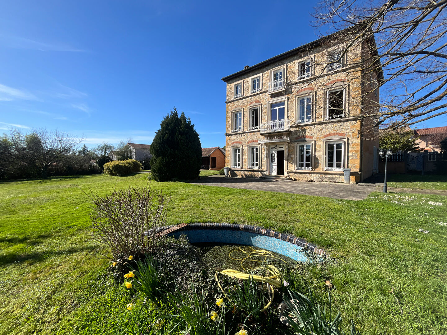 Maison 9 pièces - Neyron le haut