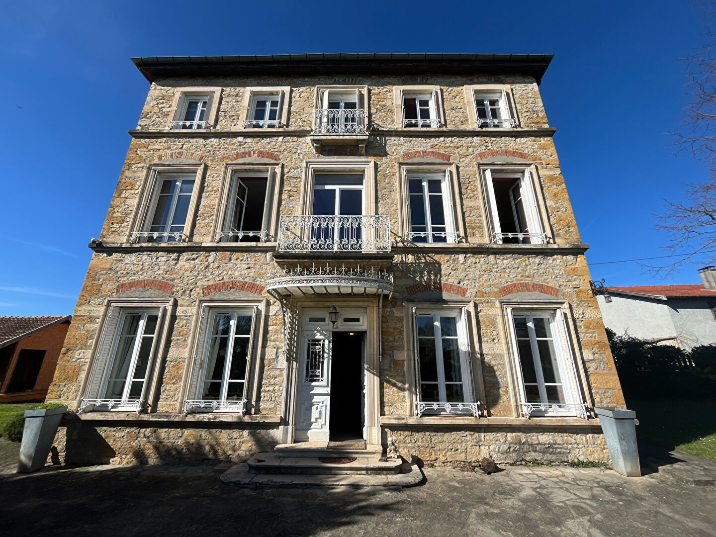 Maison 9 pièces - Neyron le haut