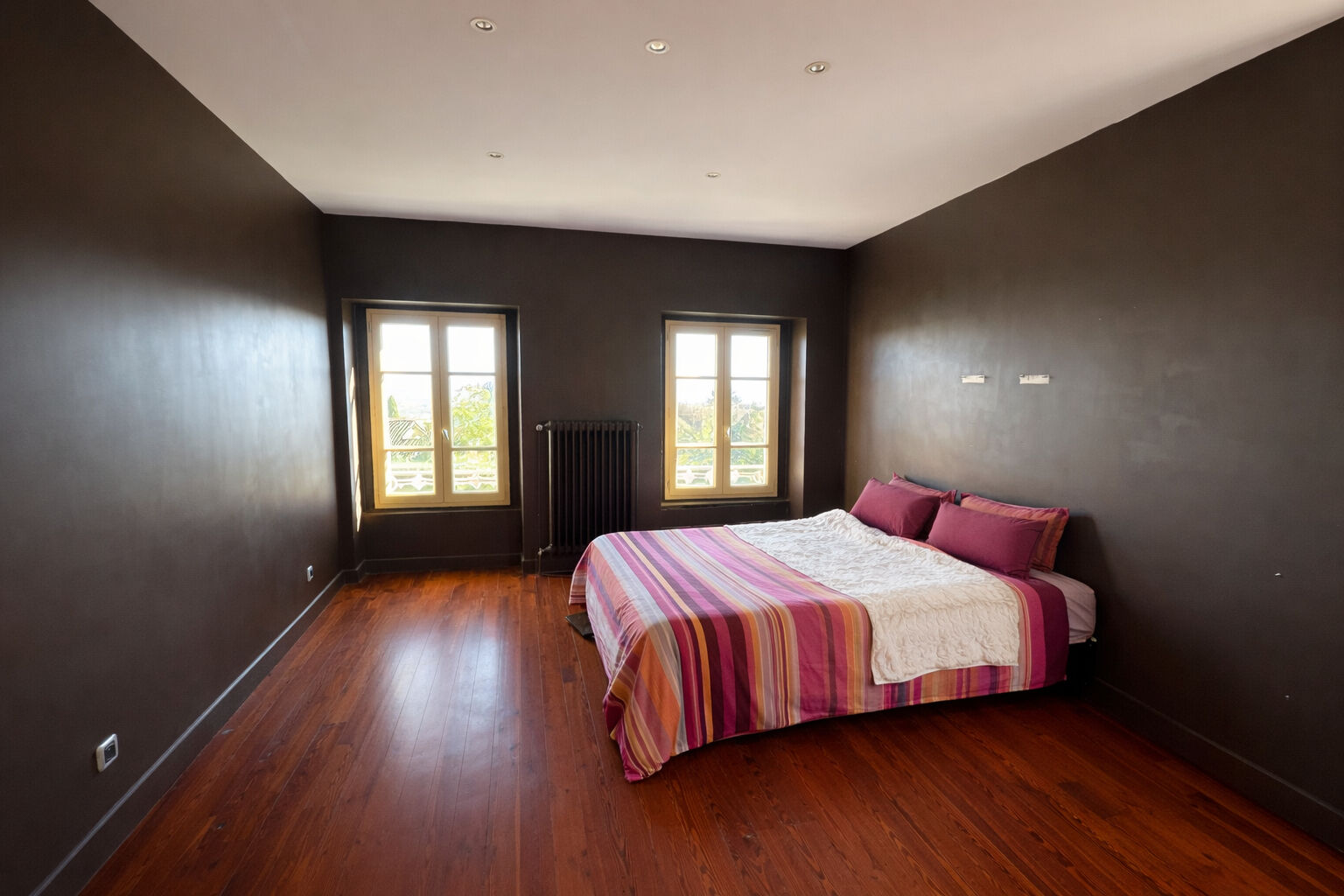 Maison 9 pièces - Neyron le haut