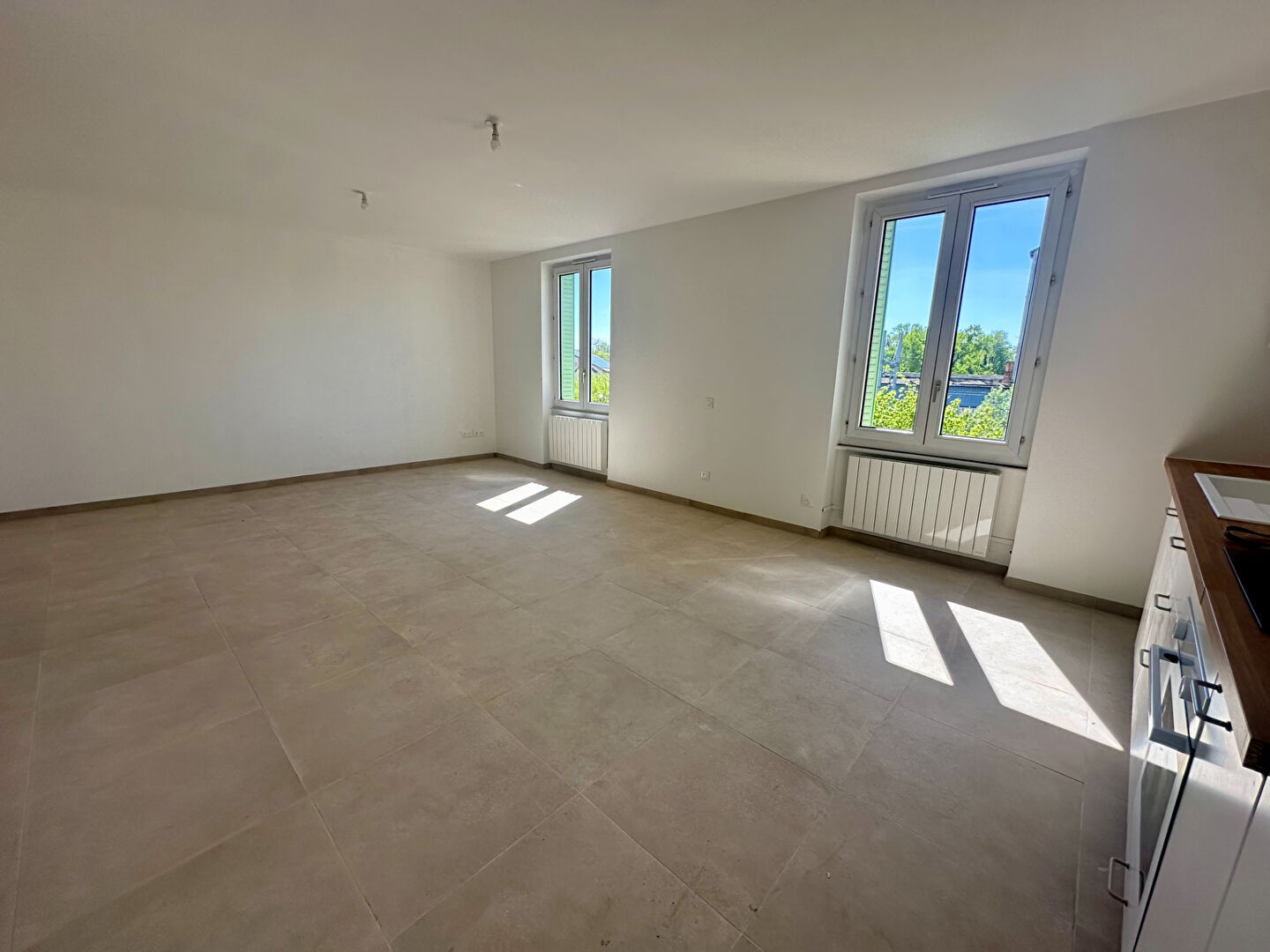 Appartement rénové, lumineux et idéalement situé au coeur de Miribel, aux portes de Lyon