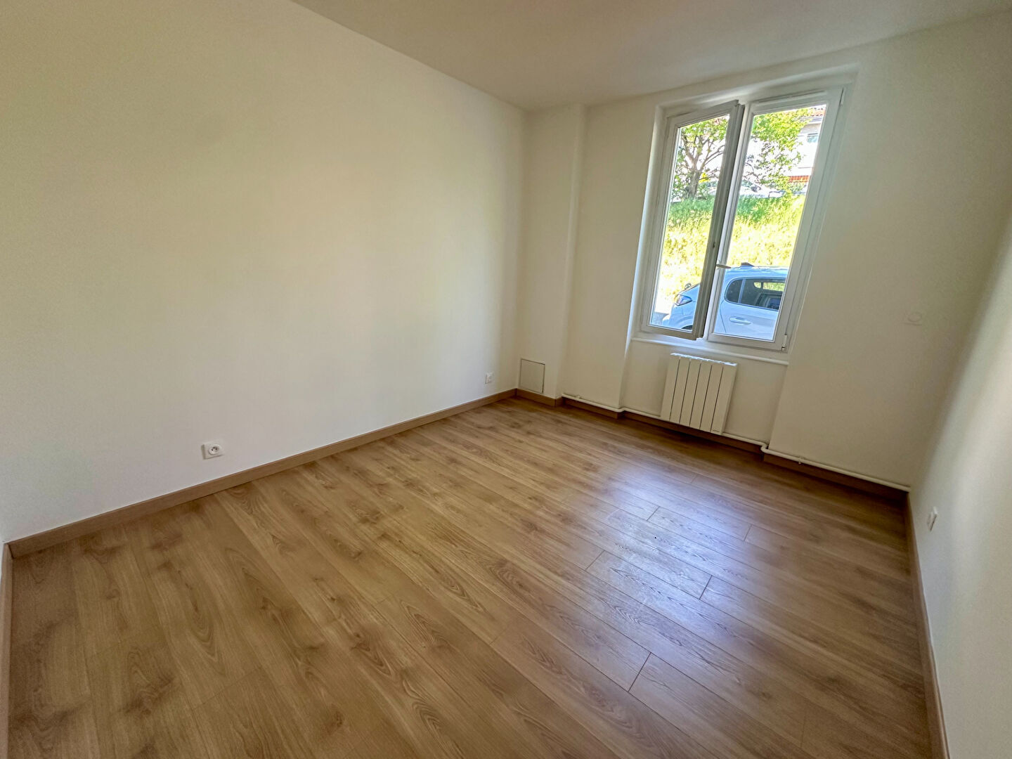 Appartement rénové, lumineux et idéalement situé au coeur de Miribel, aux portes de Lyon