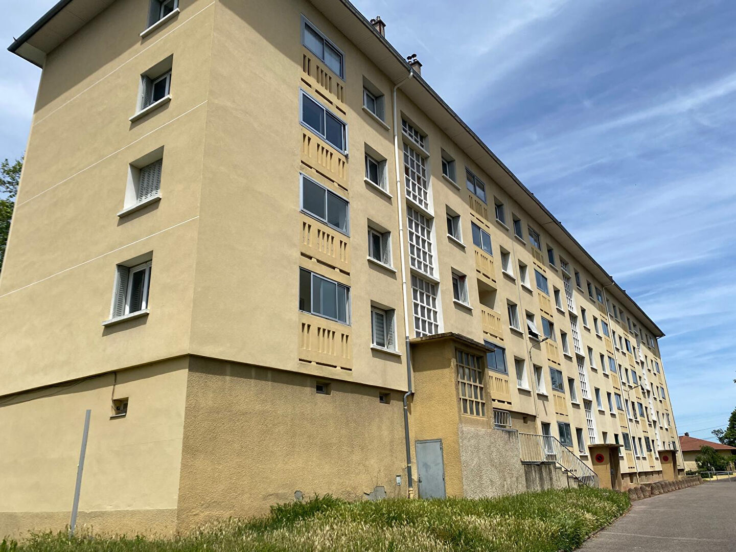 CALUIRE-ET-CUIRE - T4 location meublé - avec balcon, loggia et cave