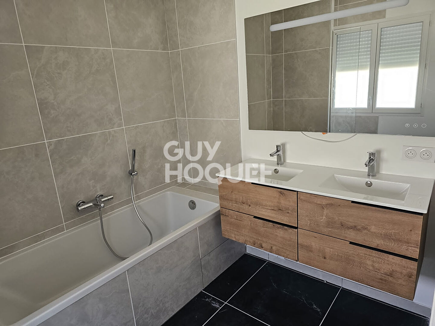 Bureaux Beynost 183.12 m²