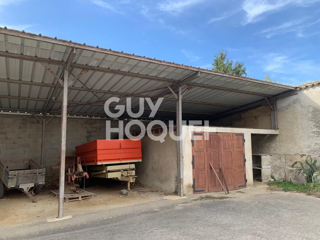 Ensemble immobilier comprenant  ancienne ferme, nombreuses dépendances et terrain