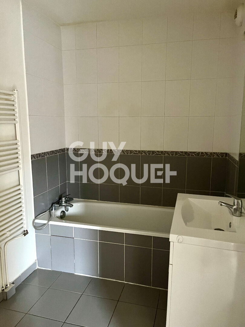 EXCLUSIVITÉ GUY HOQUET MIRIBEL - APPARTEMENT T2 DE 41 m² AVEC PARKING ET CAVE