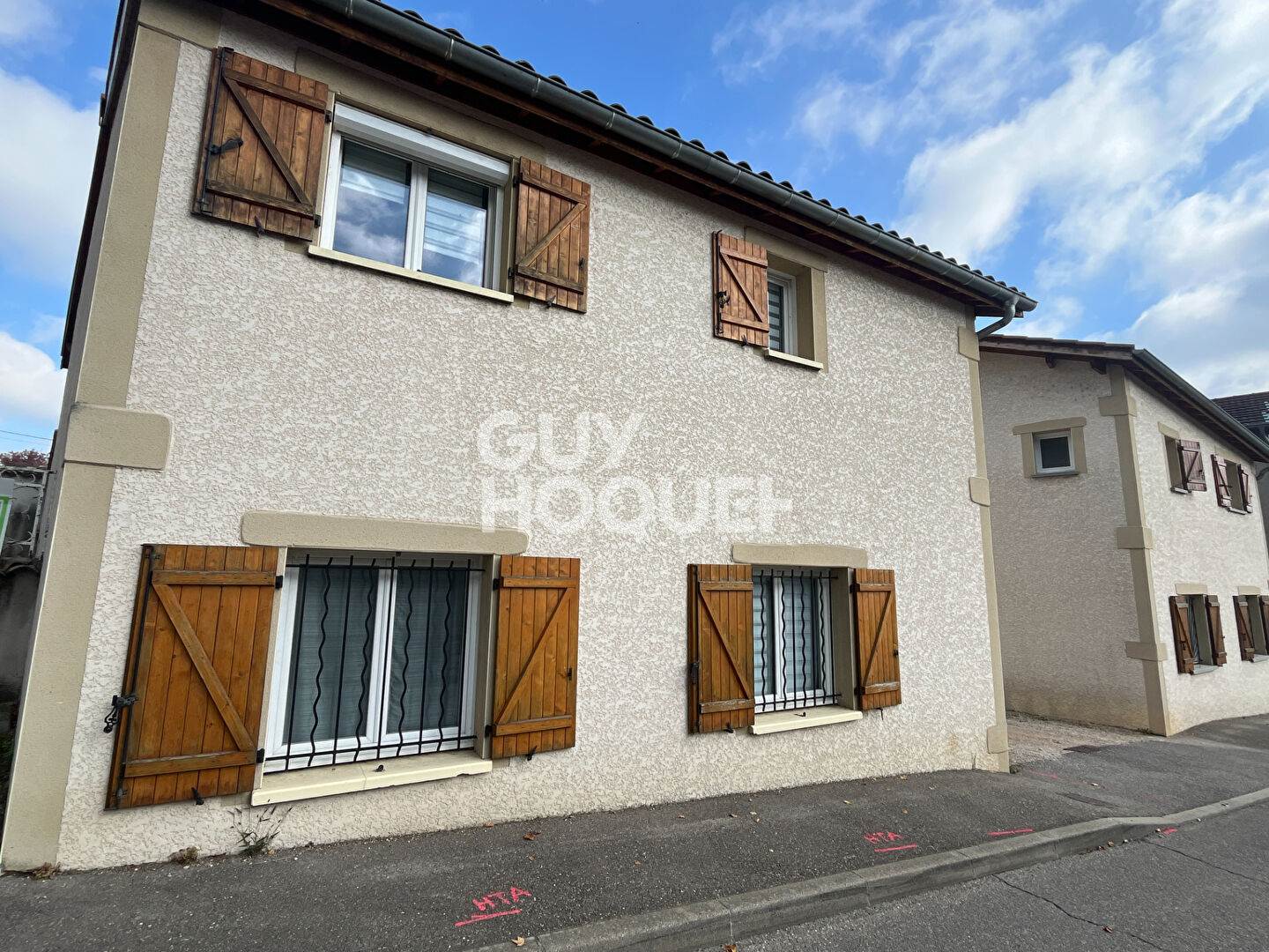 Maison récente de 91 m² avec terrasse et stationnements