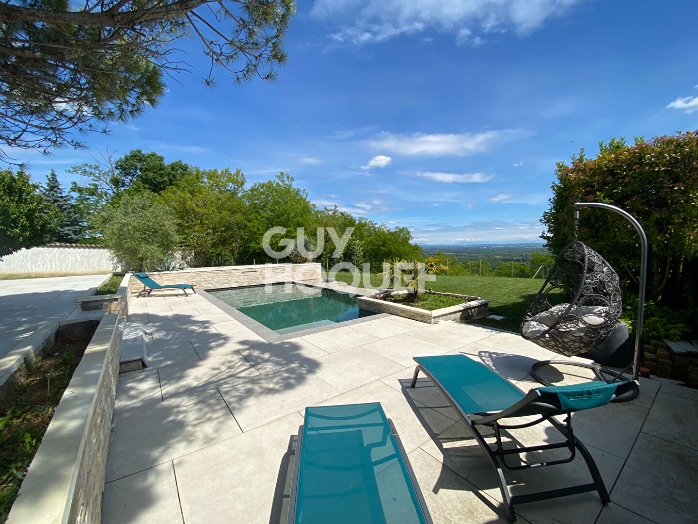 Superbe maison contemporaine sans vis à vis avec piscine et vue dégagée au Mas Rillier