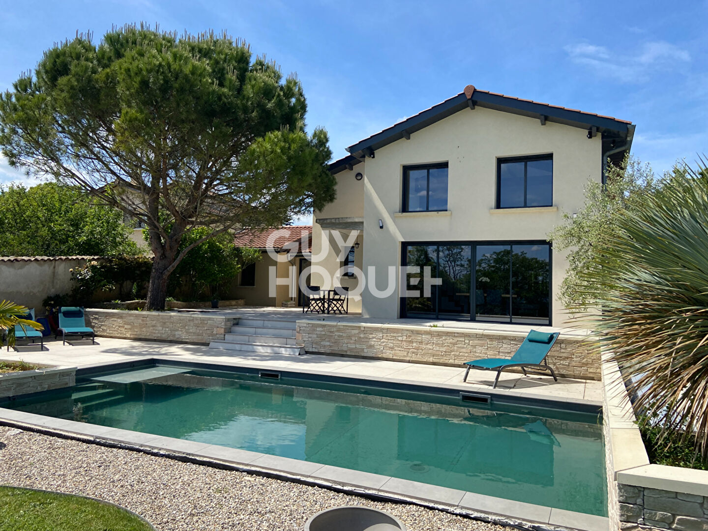 Superbe maison contemporaine sans vis à vis avec piscine et vue dégagée au Mas Rillier