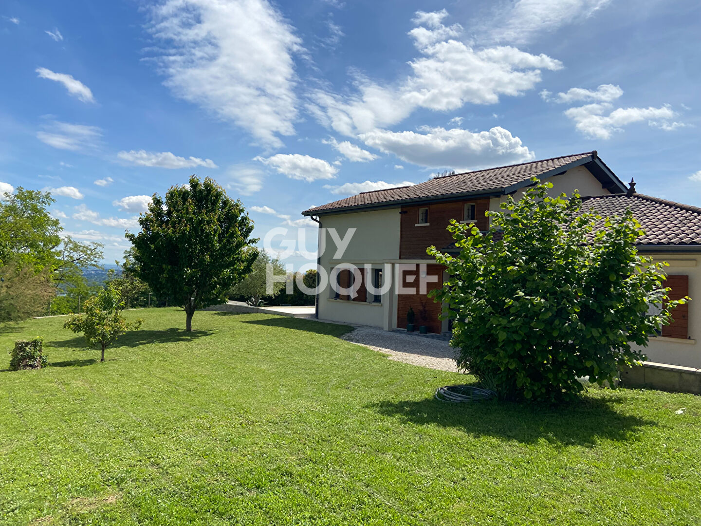 Superbe maison contemporaine sans vis à vis avec piscine et vue dégagée au Mas Rillier