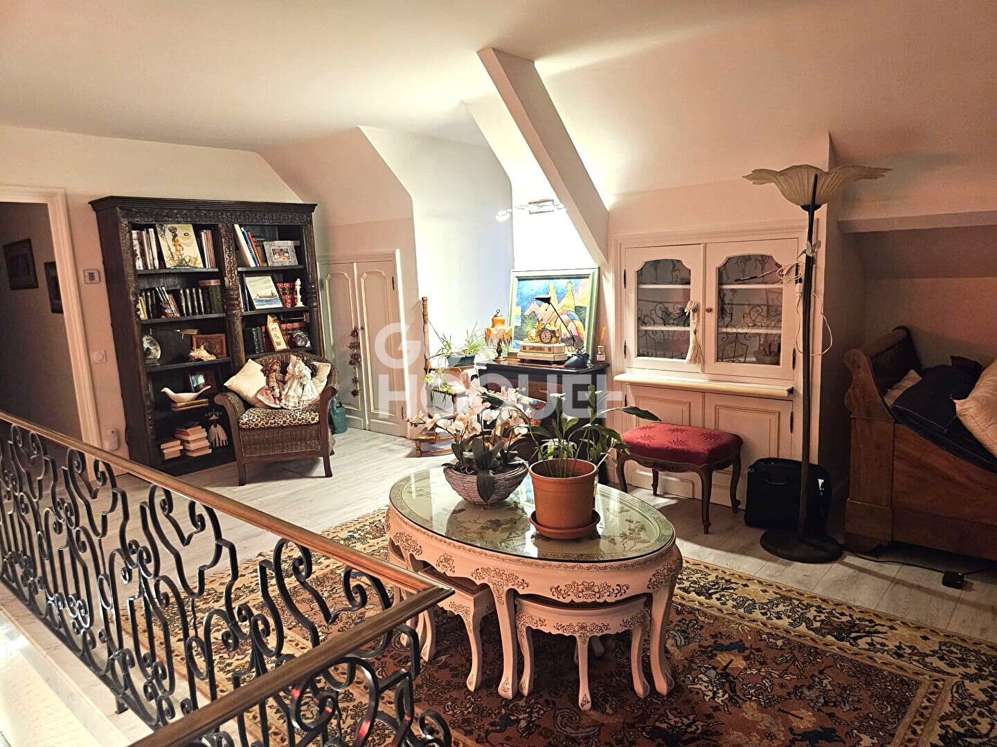 MAISON FAMILIALE DE 208 m² À MIRIBEL (01700)