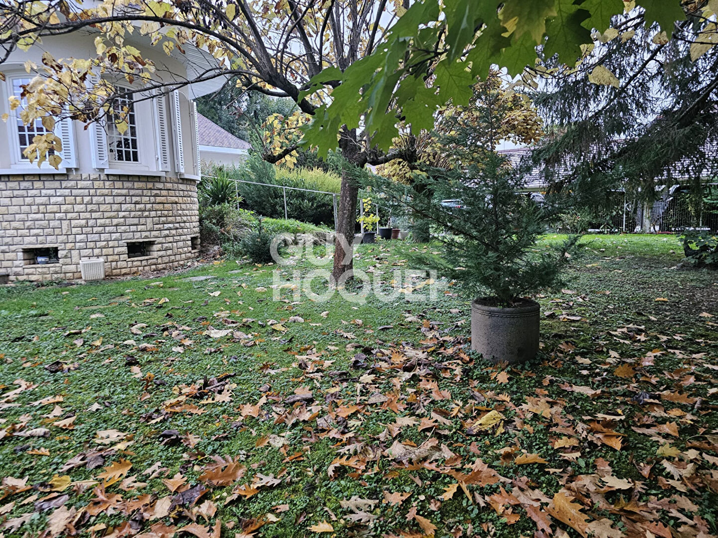 MAISON FAMILIALE DE 208 m² À MIRIBEL (01700)