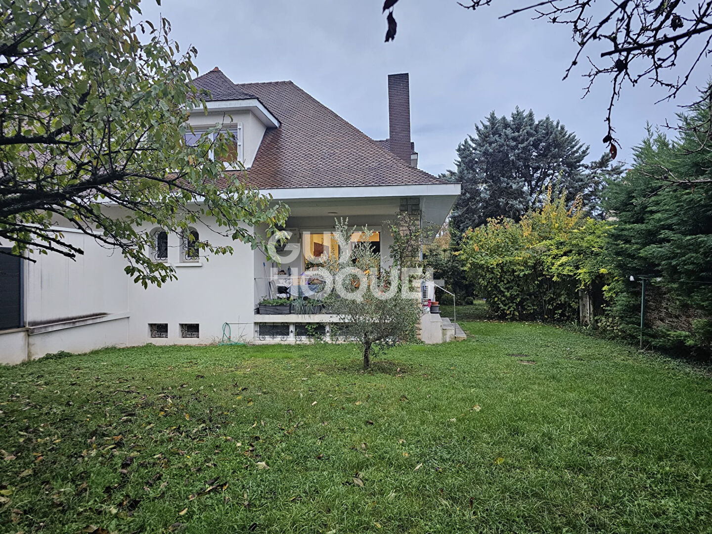 MAISON FAMILIALE DE 208 m² À MIRIBEL (01700)