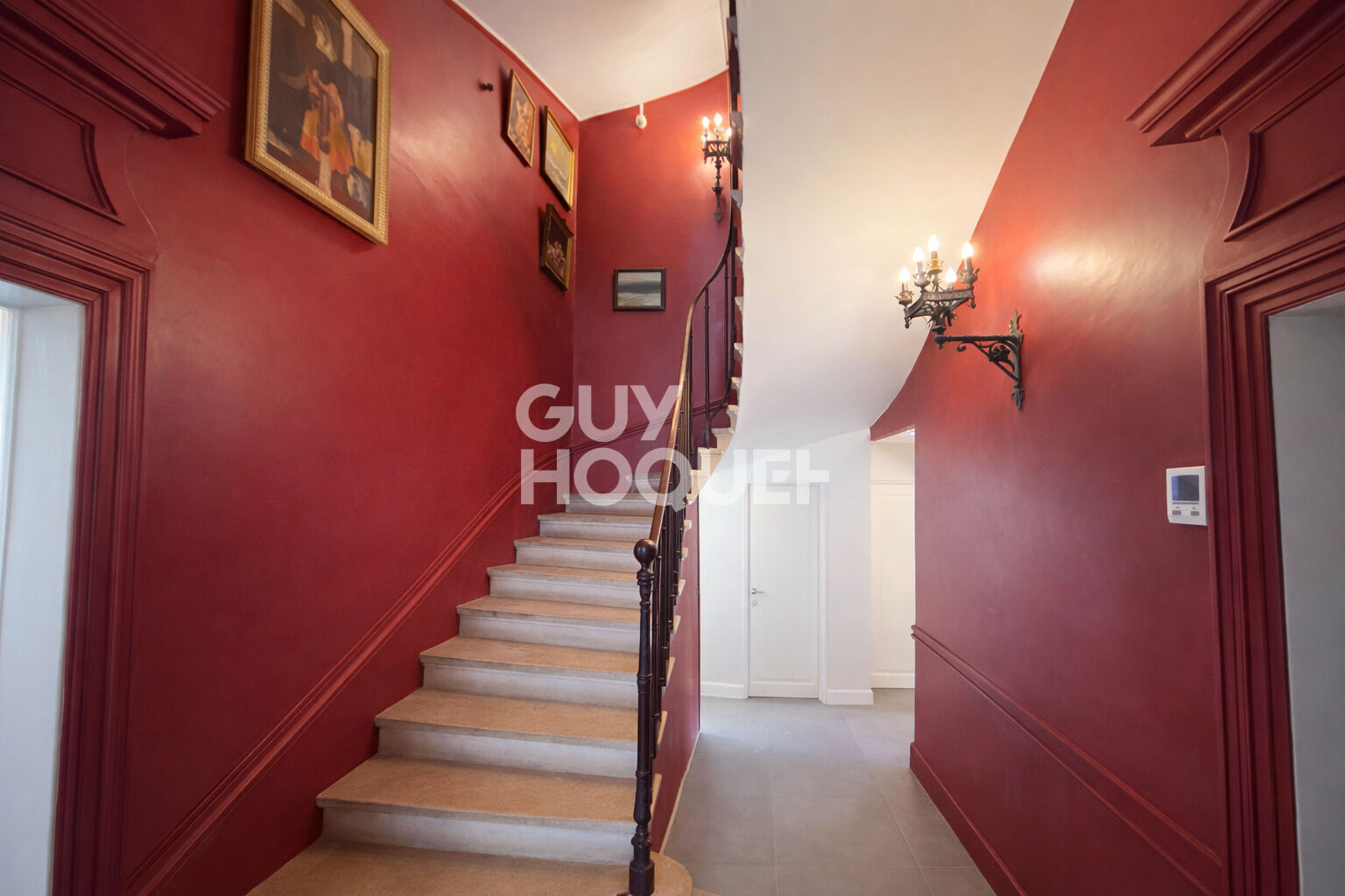 Maison 9 pièces - Neyron le haut