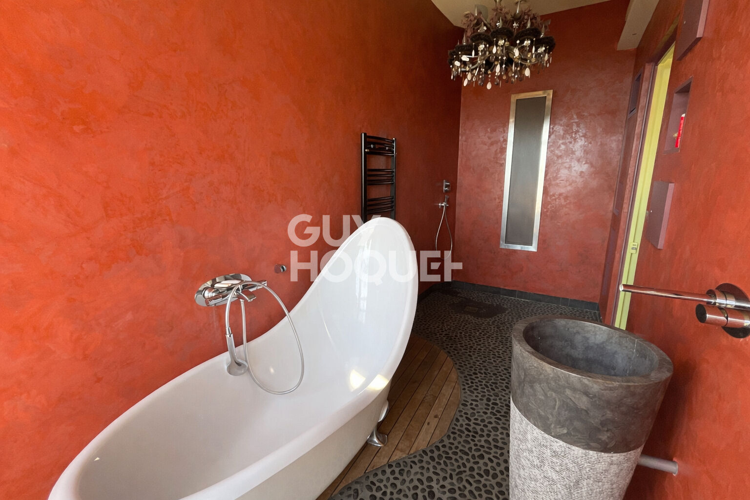 Maison 9 pièces - Neyron le haut