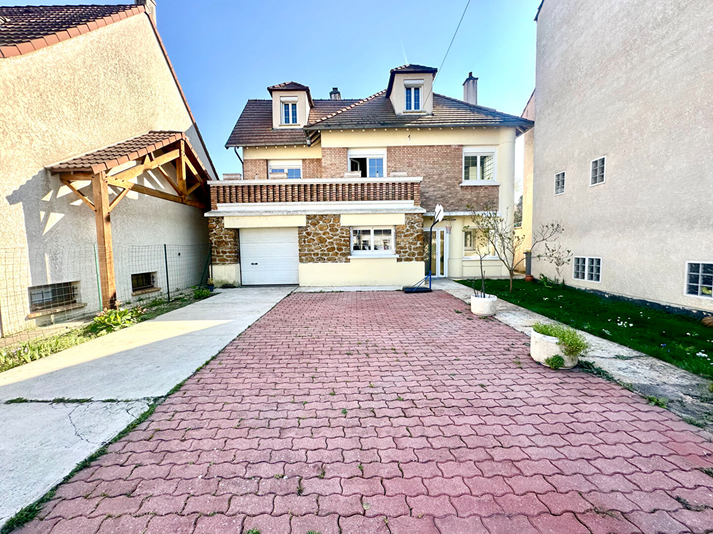 Maison familiale spacieuse à vendre à Villeparisis - 