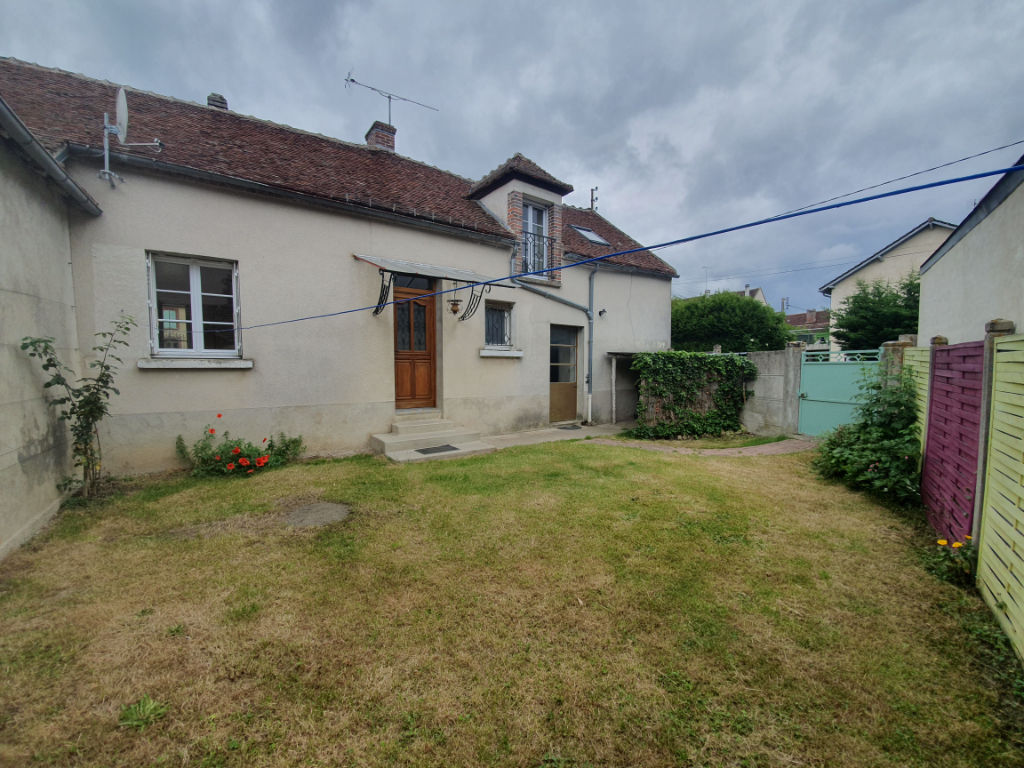 À louer, maison d'environ 90 m², 2 pièces à BRANCHES (89113).