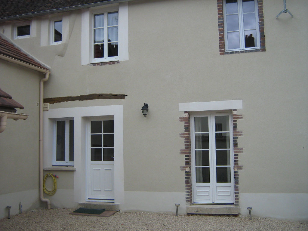 Maison 3 pièces de 77 m² à louer à SEIGNELAY (89250).