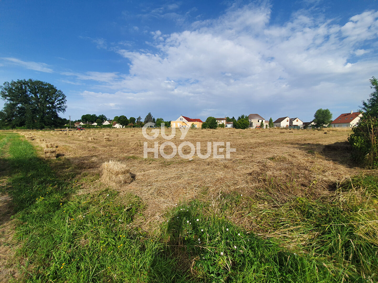 Terrain Charbuy environ 7 000 m²