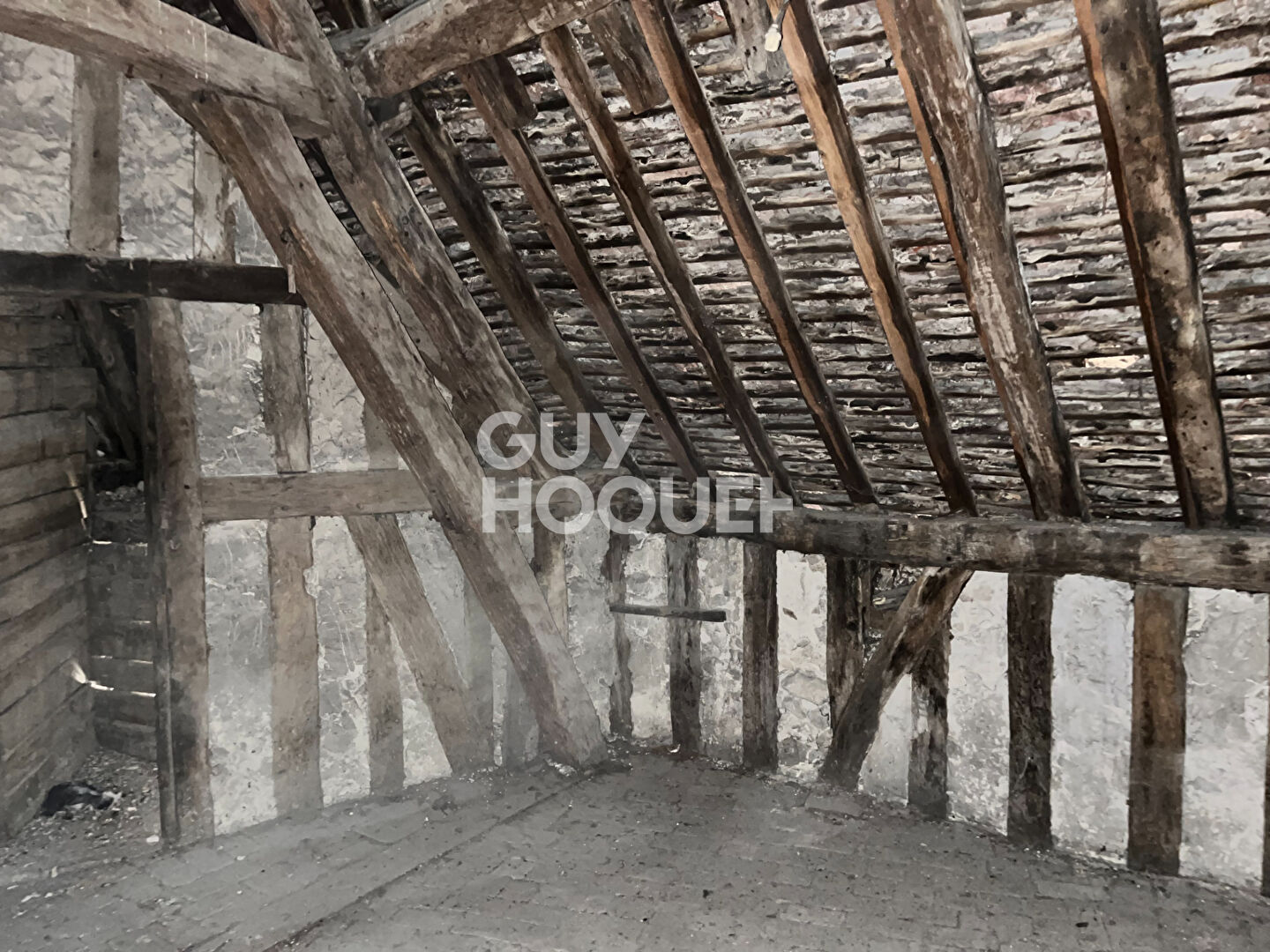 JOIGNY - FUTUR DUPLEX/TRIPLEX AVEC COMBLES AMÉNAGEABLES - FORT POTENTIEL