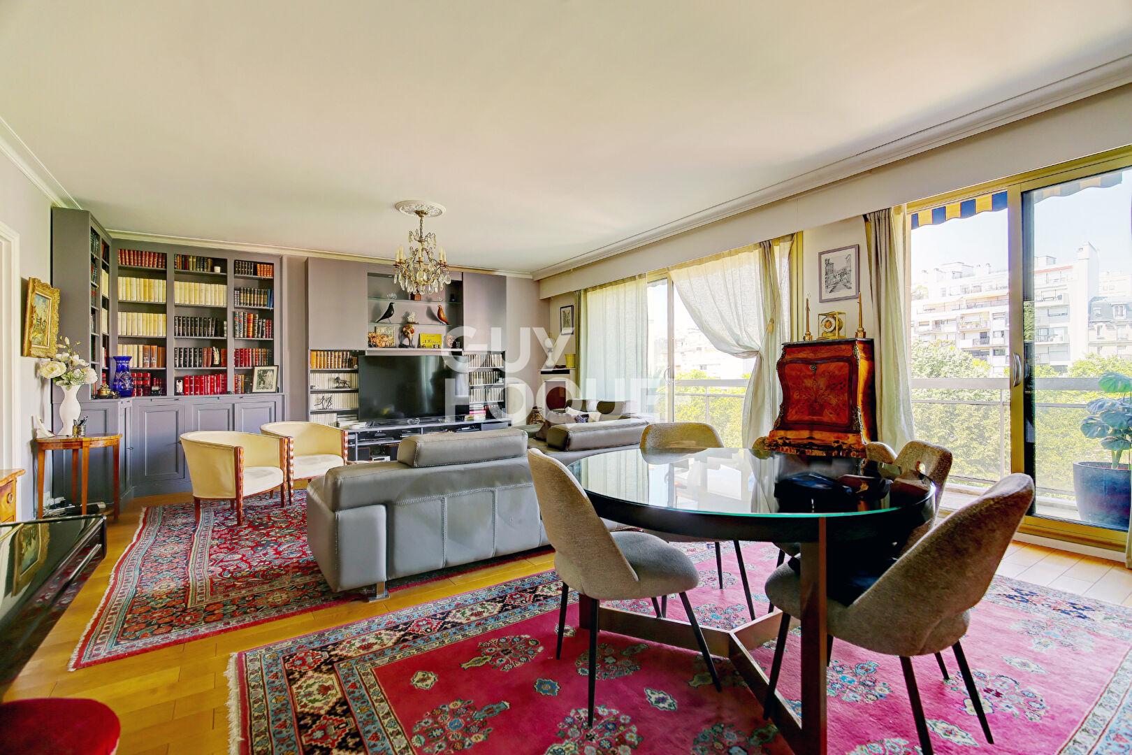 Appartement Paris 4 pièce(s) 96 m2 avec balcon au 5eme étage
