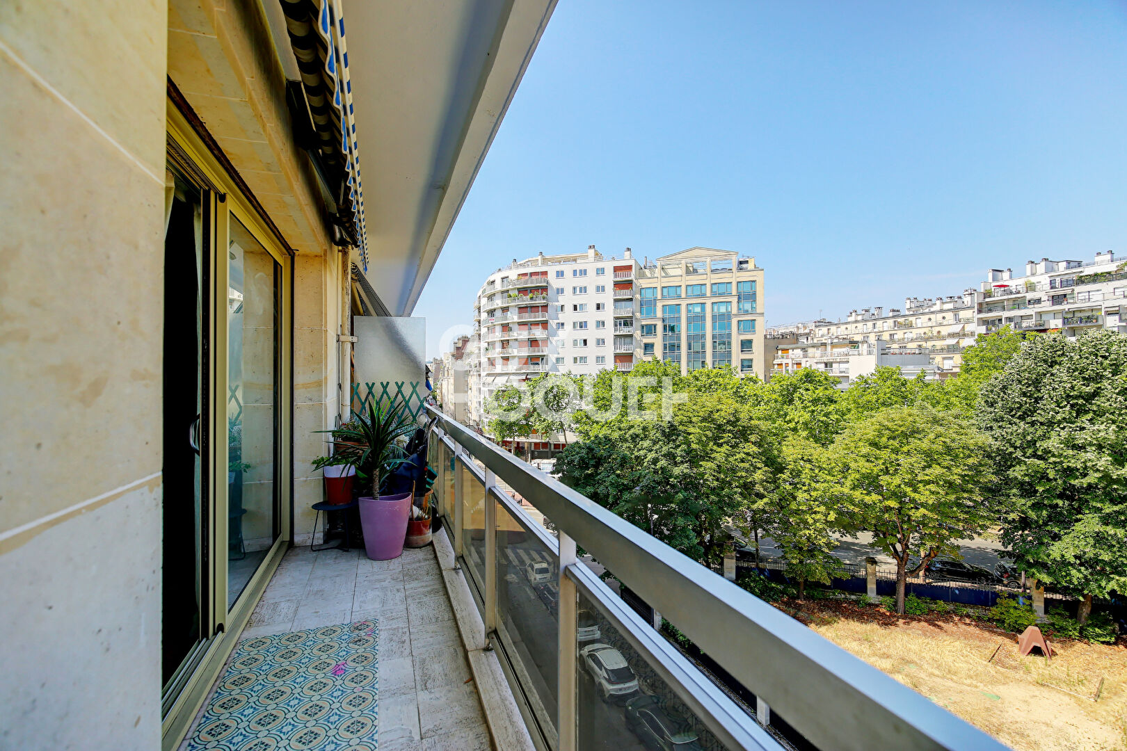 PARIS XVI, 96 m2 avec balcon au 5eme étage