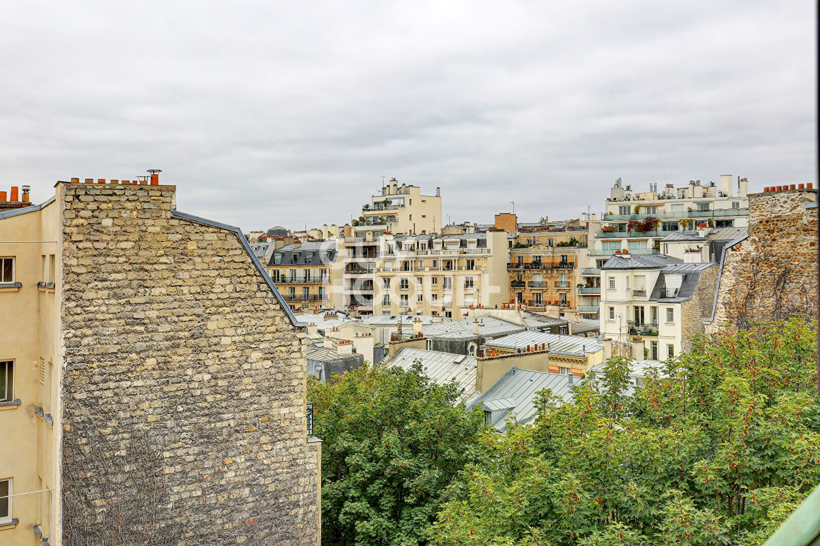 PARIS XVI, Passy, Jardin 2/3 ch, bel immeuble avec double chambre de service de 16m2
