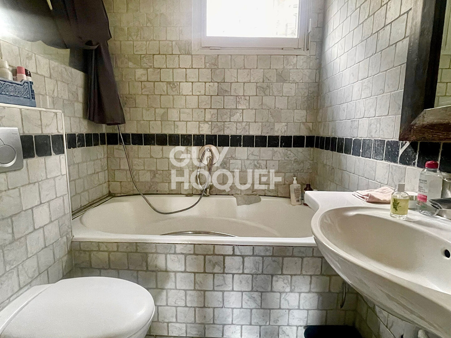 PARIS XVI, 2 pièces avec balcon, box, vue dégagée Passy au calme