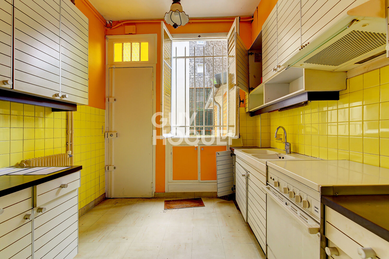 PARIS XVI, Passy, Jardin 2/3 ch, bel immeuble avec double chambre de service de 17m2