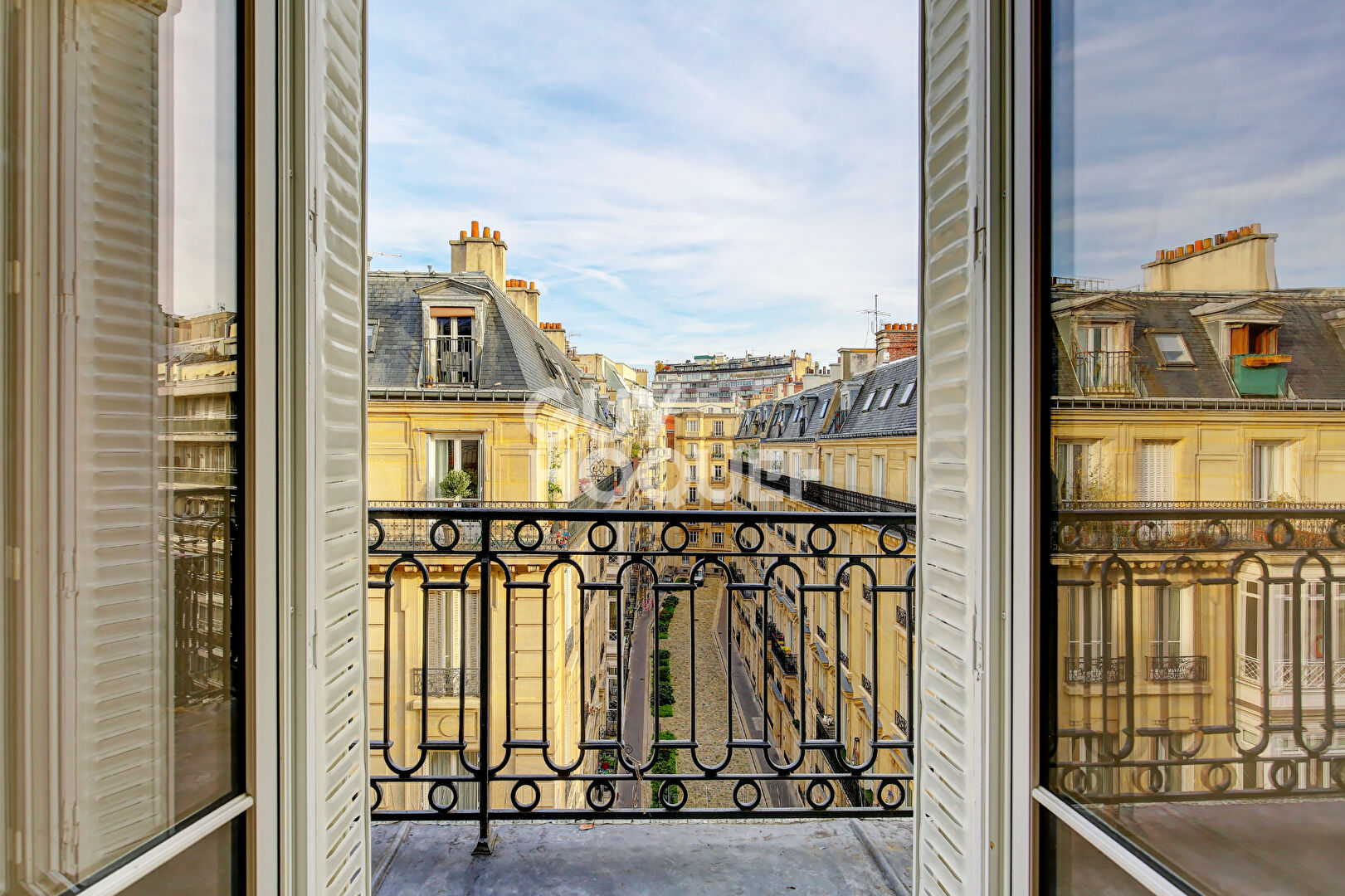 PARIS XVI, Muette sud, 3 chambres, immeuble de charme vue dégagée