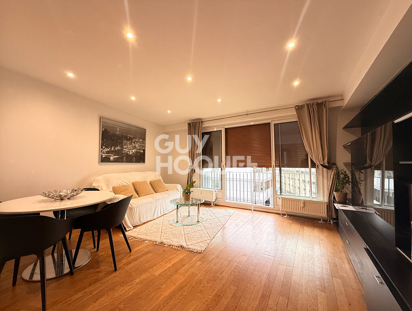 Vue Tour Eiffel : Paris 16 - 2 pièces