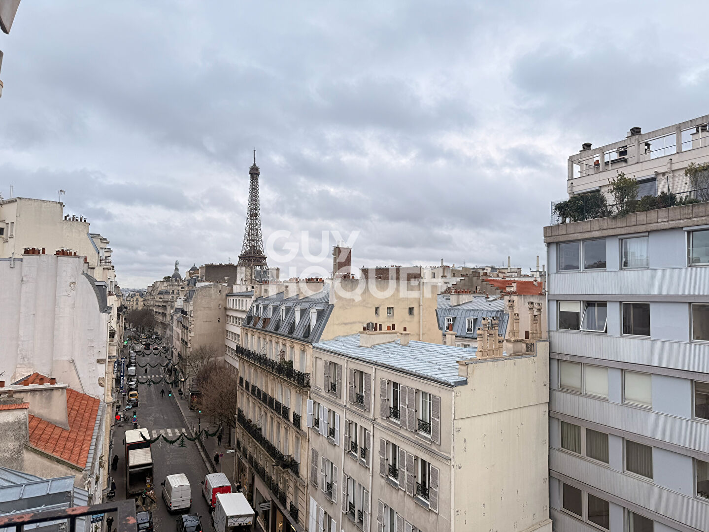 Vue Tour Eiffel : Paris 16 - 2 pièces