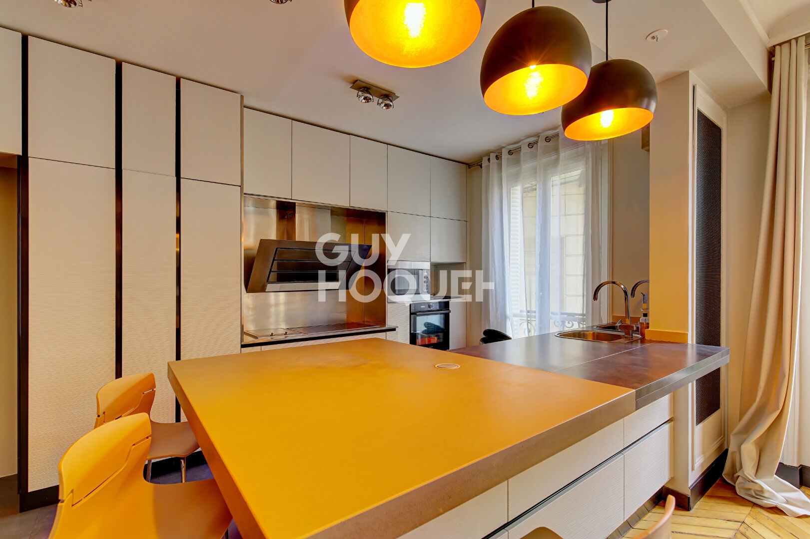 Paris 17 Appartement familial ou bureaux - 223 m2 + 100 m2 jardin, meublé