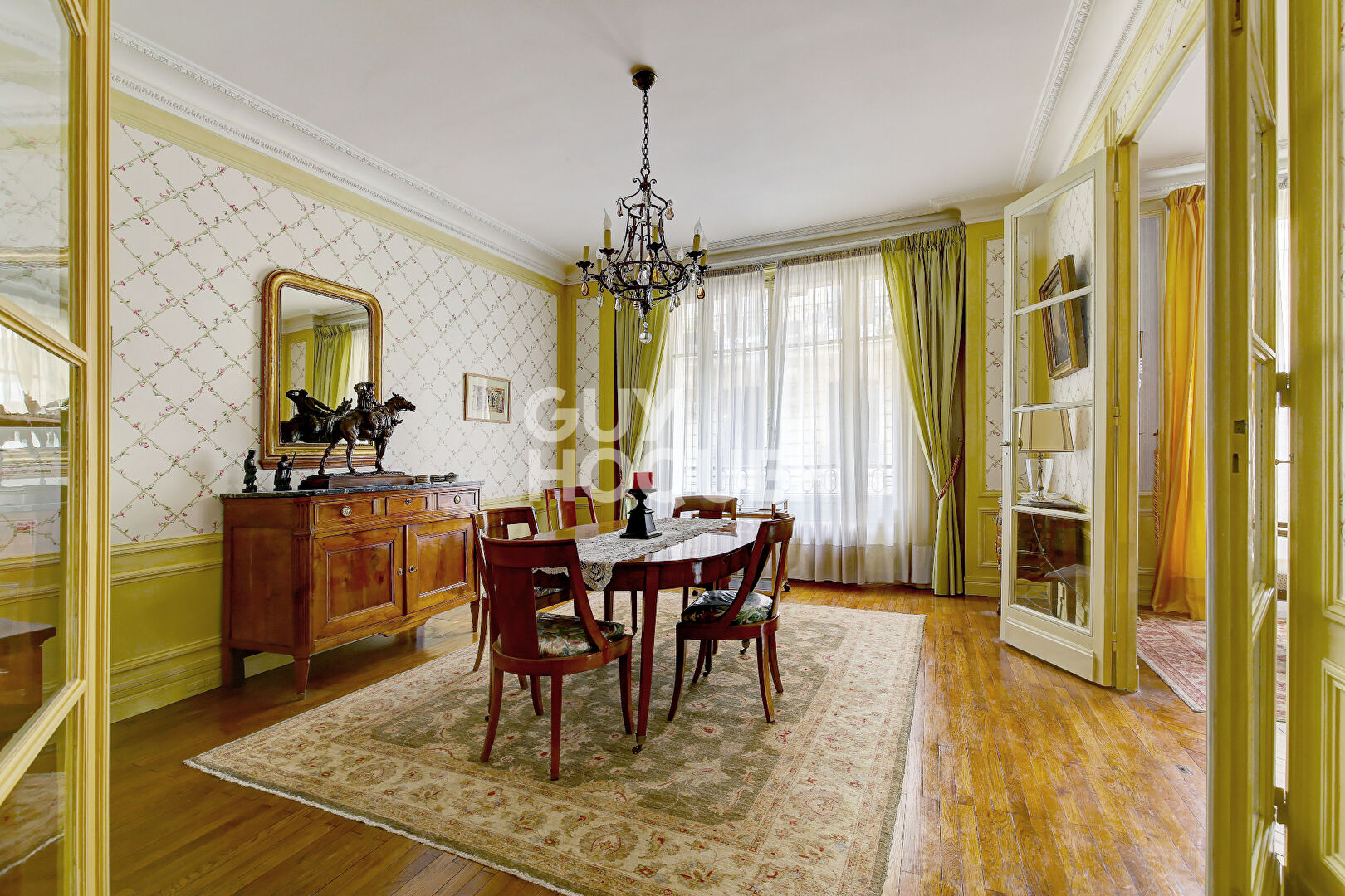 Paris XVI, 171 m2, 6 pièces / 4 chambres.