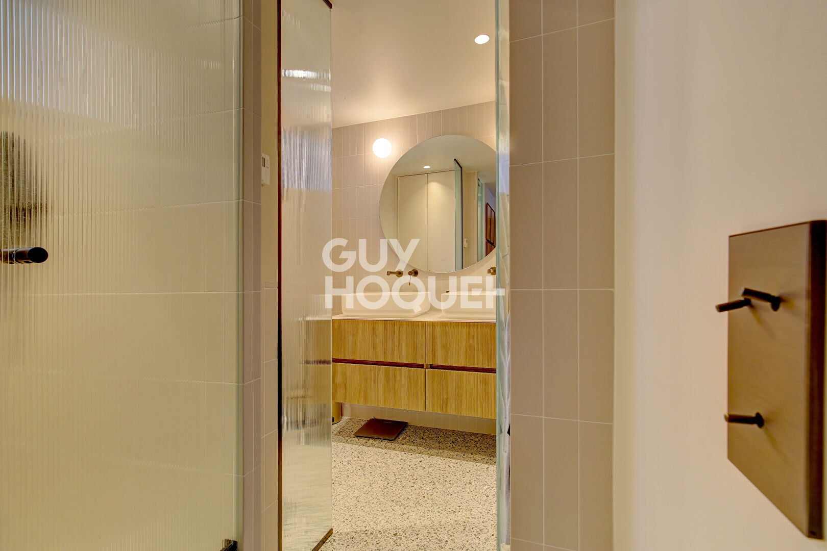 PARIS XVI, La Muette, 117m2 2/3 chambres en étage au calme absolu