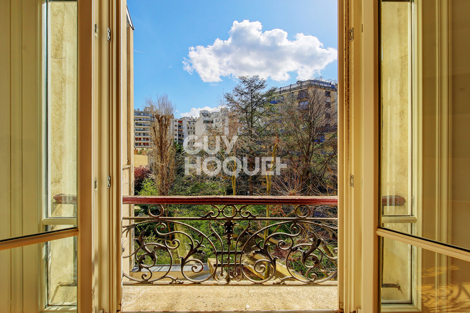 PARIS XVI, ÉGLISE D'AUTEUIL, 2 CHAMBRES, 90M2 AVEC CAVE ET PARKING