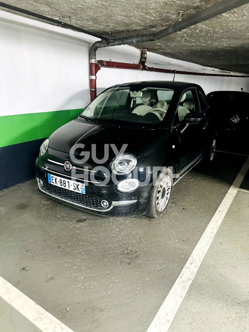 DOUBLE PLACE DE PARKING EN ENFILADE À VENDRE - PASSY PLAZA - 26 M² - SÉCURISÉ 24H/24
