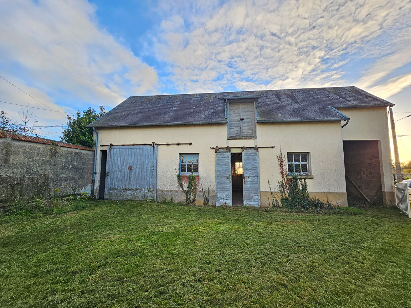 Maison à rénover avec dépendances CARENTAN