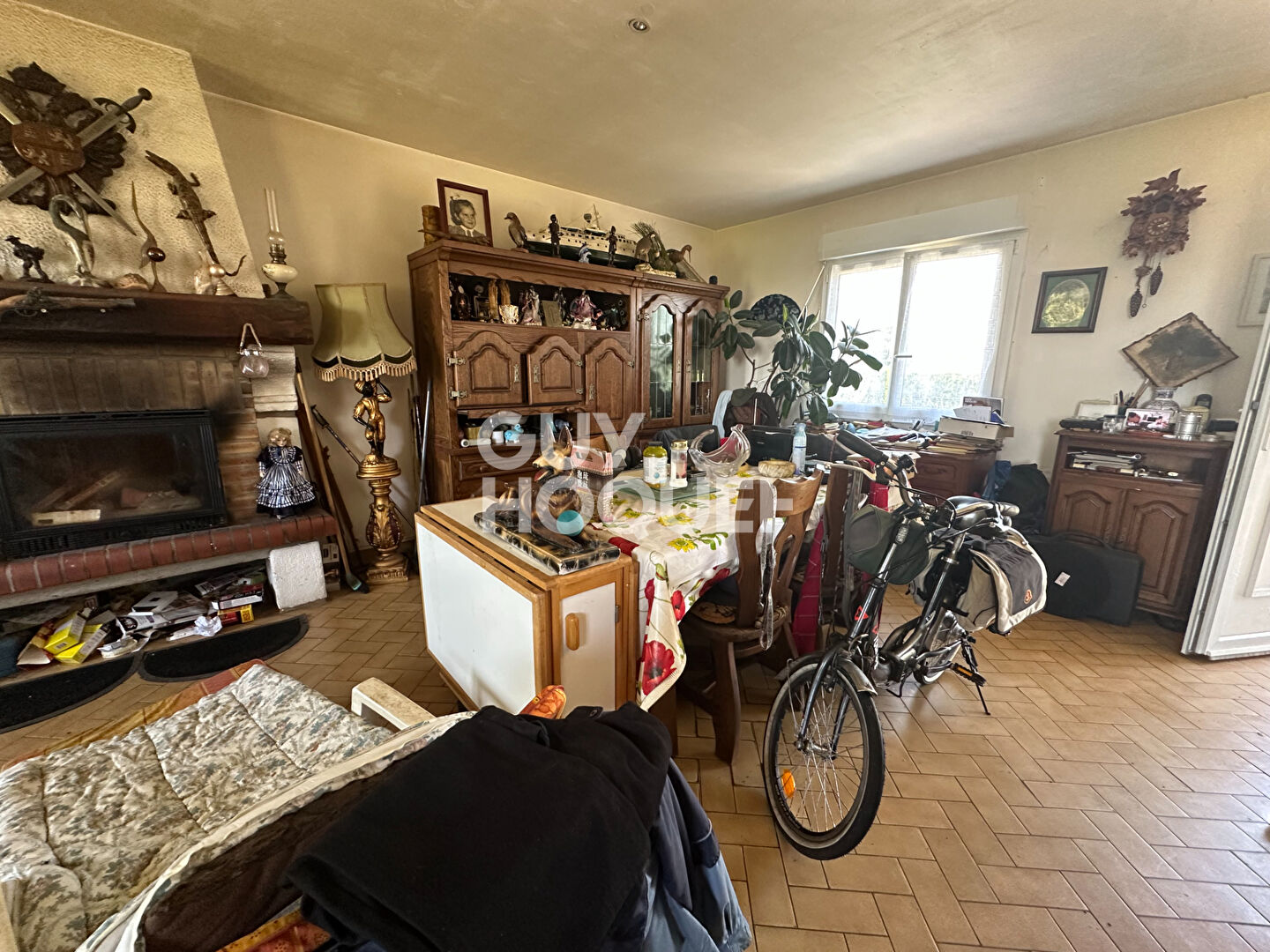 Pavillon sur sous-sol avec Hangar